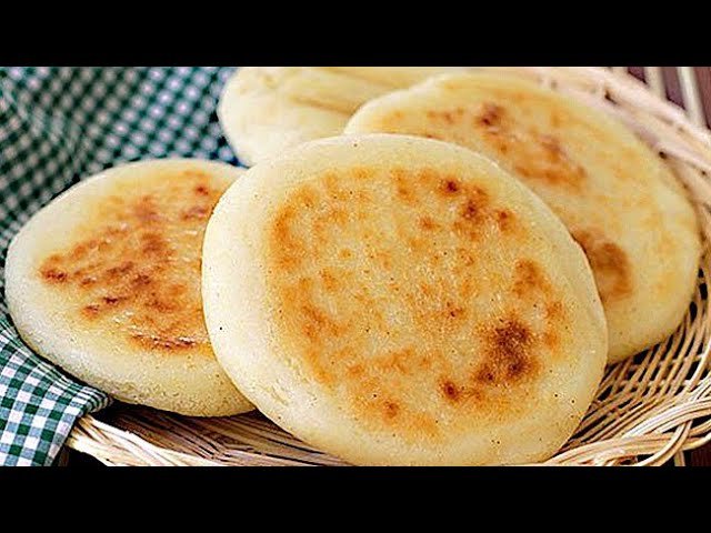 Receta Auténtica de Arepas Venezolanas Hechas en Sartén | Fácil y Deliciosa