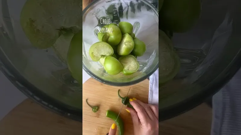 Cómo Preparar Salsa de Tomate Cruda con Aguacate: Receta Fácil y Saludable