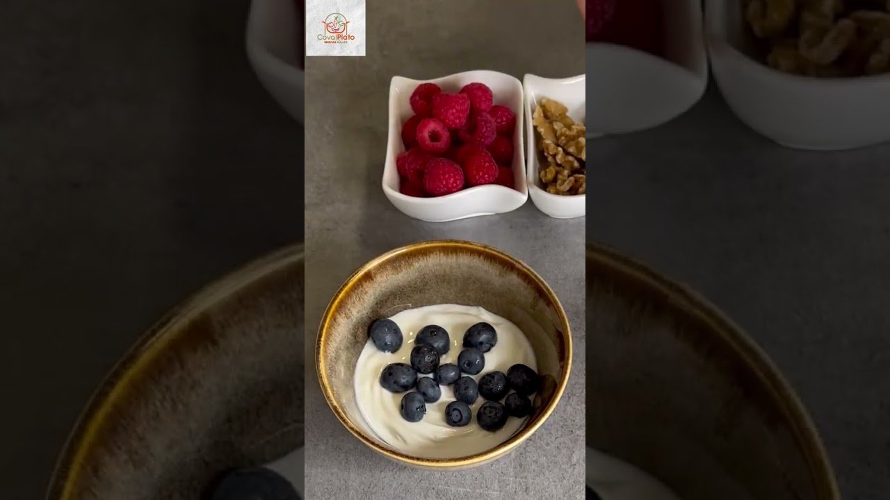 Receta Ideal: Cómo Preparar un Desayuno Fresco y Delicioso - Parfaits con Frutas y Yogur Natural