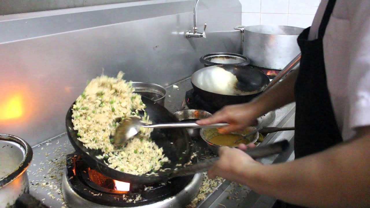 Explorando el Arroz Chaufa: Icono de la Cocina Chifa con Influencia Criolla