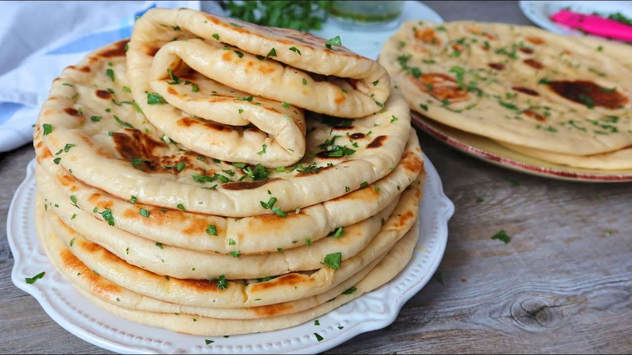 Receta Fácil de Pan Casero Naan con Albahaca: Sabores Únicos