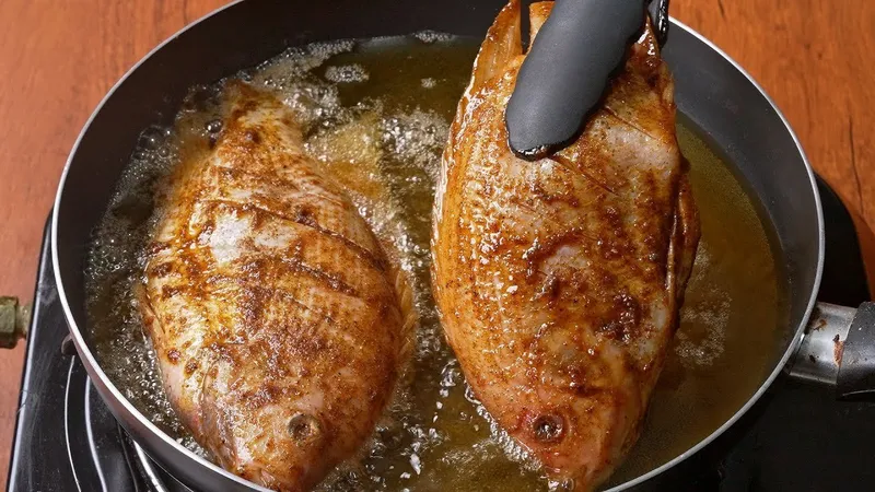 Cómo Preparar el Mejor Pescado Frito Crujiente con Sabor Costeño en Sartén | Receta Fácil