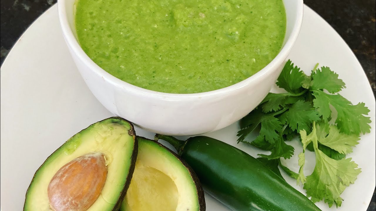 Receta Cruda de Salsa de Tomate con Aguacate: Frescura y Sabor en Tu Mesa