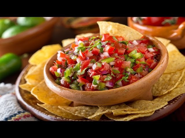 Cómo Hacer la Auténtica Receta Peruana de Salsa de Chalaca | Paso a Paso