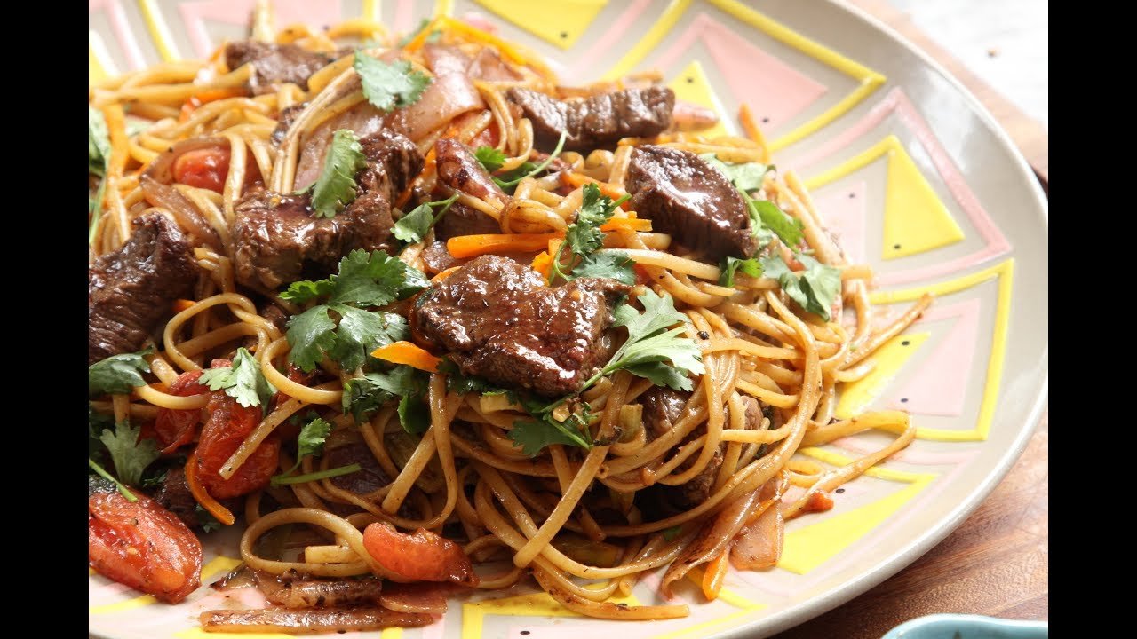 Receta Original de Tallarín Saltado por Luis Herrera de Iquitos: Un Viaje de Sabor