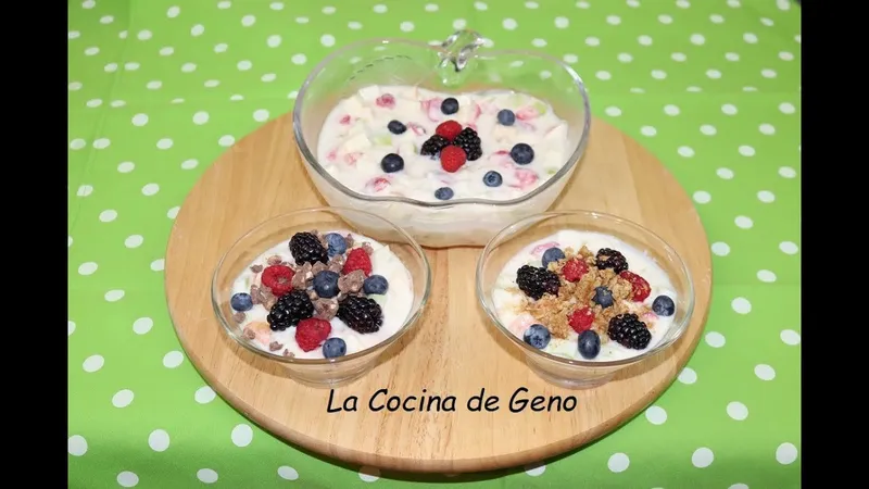 10 Deliciosos Vasitos de Fruta y Yogur con Miel para Empezar Bien el Día