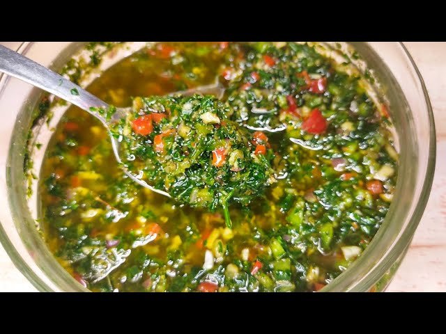Receta Fácil para Una Versión Saludable de Salsa Chimichurri Picante Hecha en Casa | Perfecta para Asados
