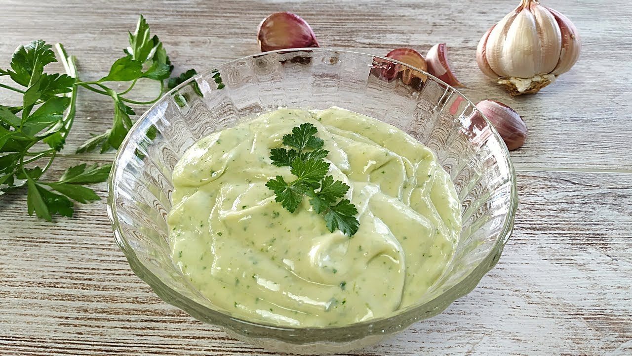 Receta Fácil: Cómo Hacer una Versión Saludable de Salsa de Ajo en Casa | Salud &amp; Sabor