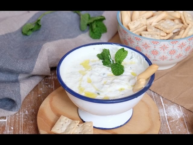 Receta Fácil: Cómo Hacer una Versión Saludable de Salsa Tzatziki Hecha en Casa | Guía Paso a Paso