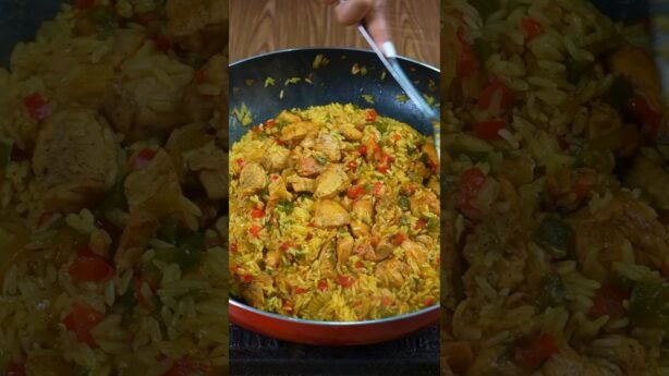 Platos típicos de arroz en fiestas del norte hecho en casa
