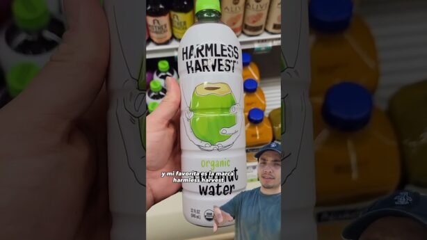 Agua de coco con frutas ideal para cualquier dia caluroso
