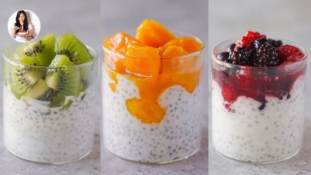 Desayuno fresco y delicioso: vasitos de fruta y yogur con mango