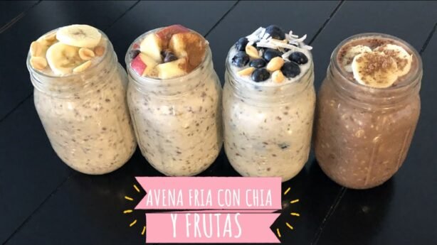 Desayuno frío con avena con yogur griego para comenzar bien el día