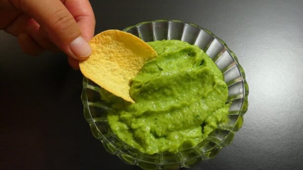 Cómo preparar dip de aguacate con perejil