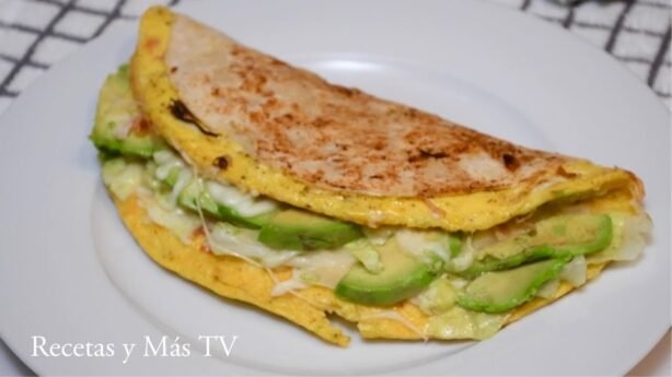 Desayuno fresco y delicioso: desayuno sin cocción con mango
