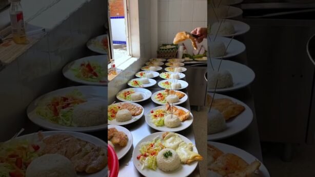 Platos con arroz de cocineros ya fallecidos para fiestas