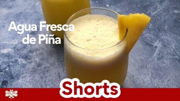 Bebida saludable jugo de piña y menta facil de hacer