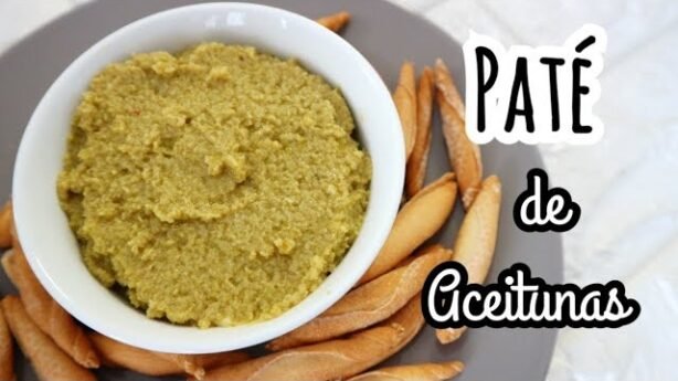Dip de albahaca vegano con aceitunas para picar entre comidas